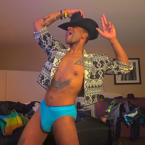 Meet your Posher, Rico - Picture 12 of 15